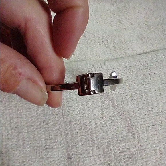 Silvertone hinged crystal 🔮 bracelet - Picture 5 of 5